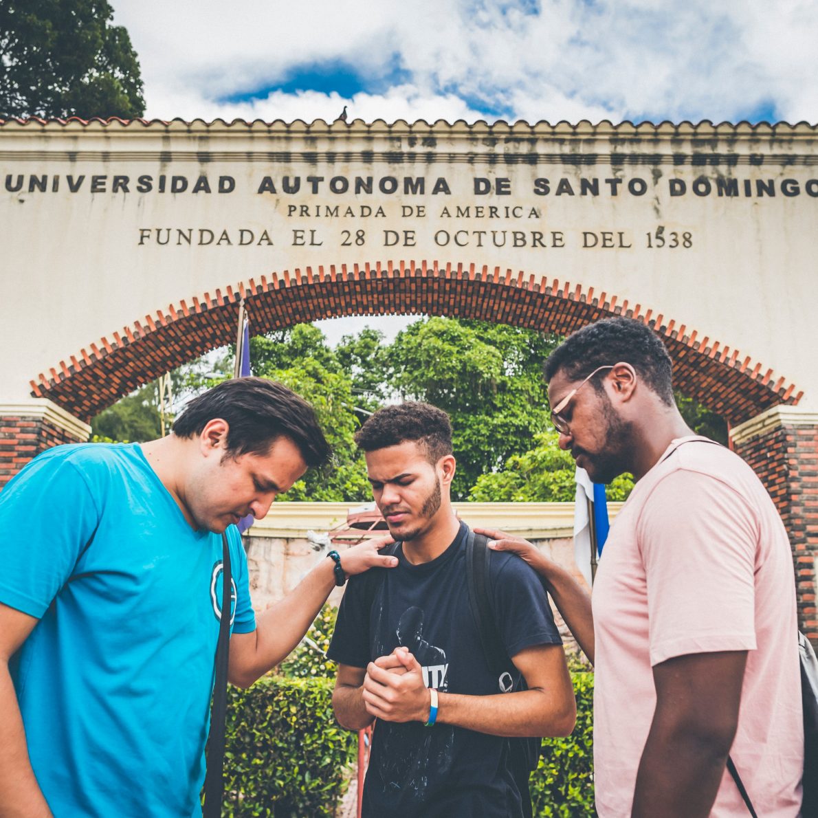 Photo_Ethan-Friend-Patrick_Praying_DR_PhotoBySeanSullivan_2018-12-05 Photo_Ethan-Friend-Patrick_Praying_DR_PhotoBySeanSullivan_2018-12-05